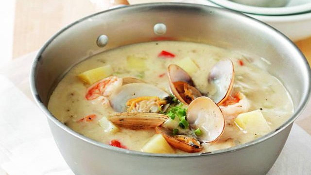 Chowder vs Soup vs Bisque: Exploring the Creamy Delights of Soups